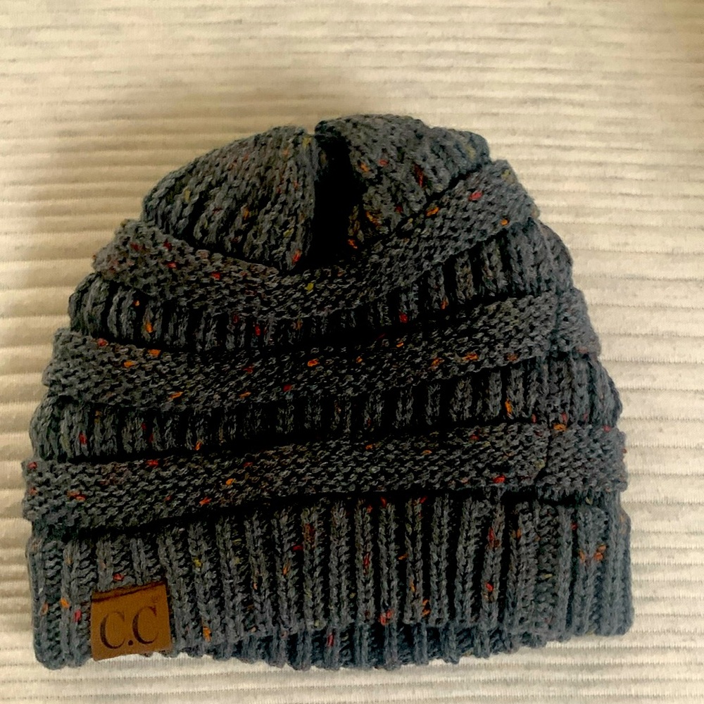 Beanie/cap gray with orange specks by CC
